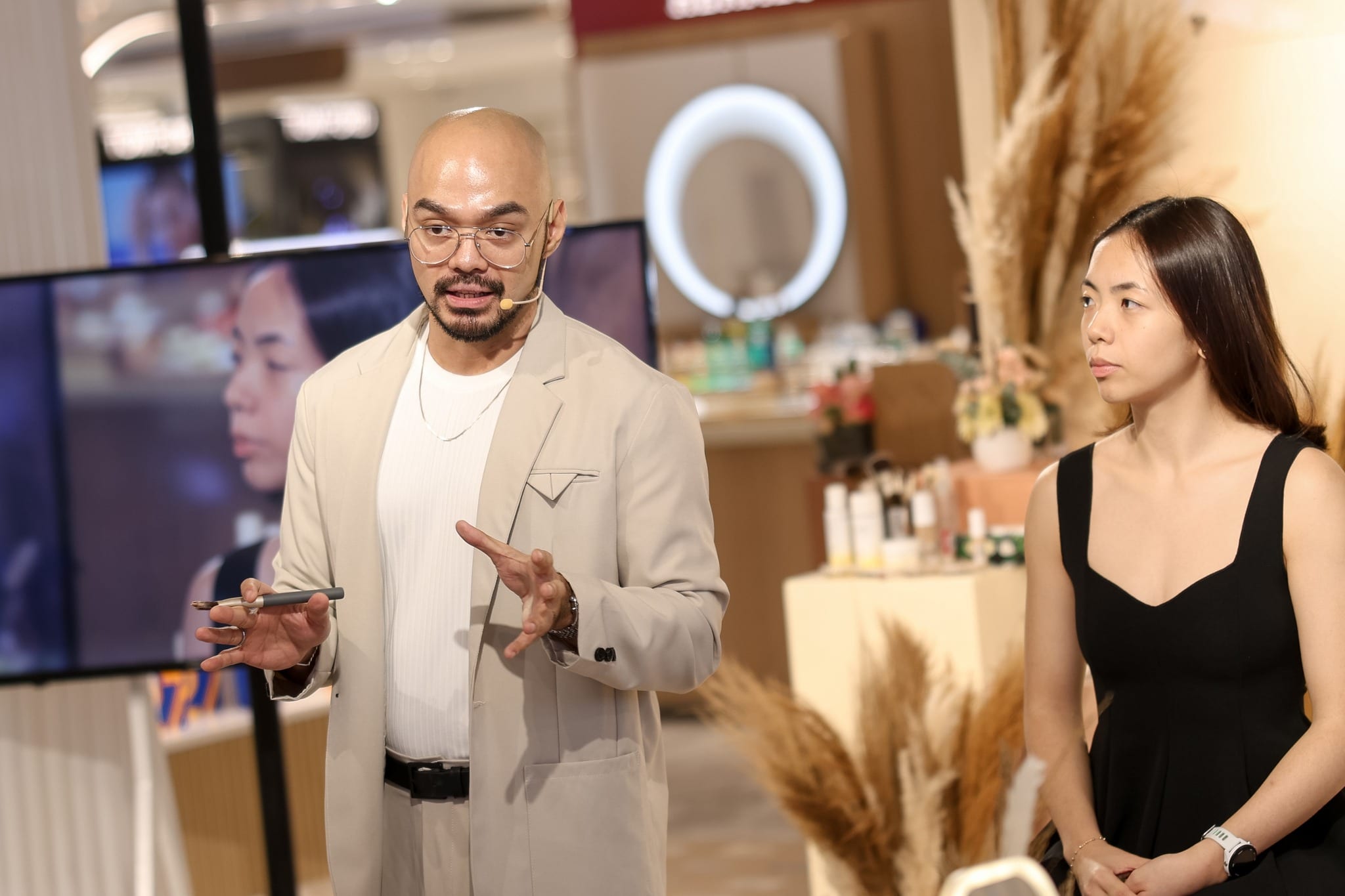 Jane Iredale presents a special masterclass led by celebrity makeup artist Jason Delos Reyes. PHOTO: instagram/rustansbeautysource